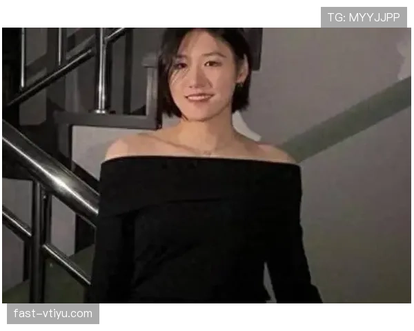 叶诗文训练完直接拎爱马仕去吃夜宵？